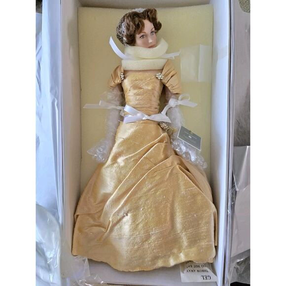 Tonner Doll Jane Seymour 1950 Jane 14 Inch Limited Edition St. Catherines Court - Picture 6 of 14